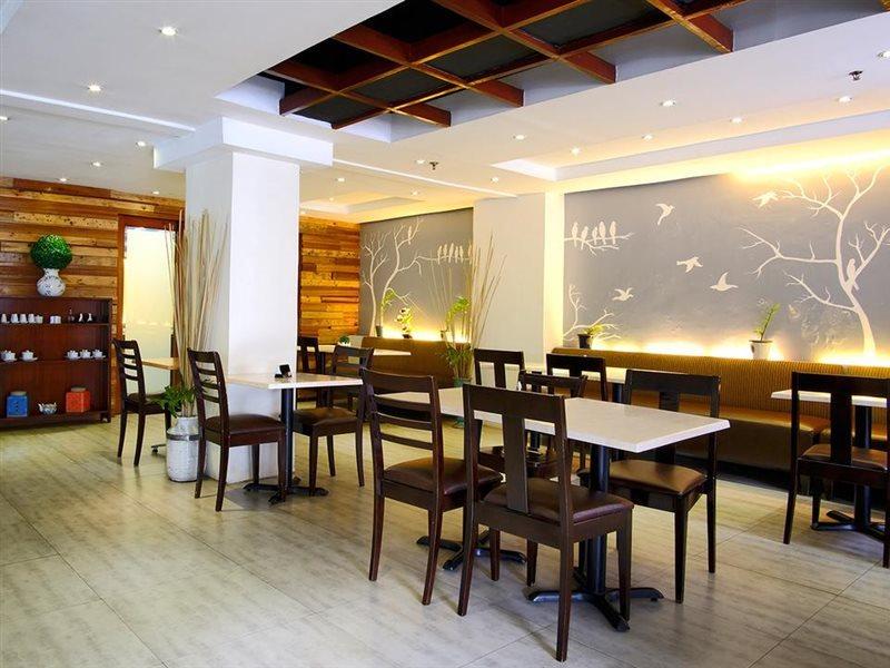 Fersal Neptune Makati Hotel 3*