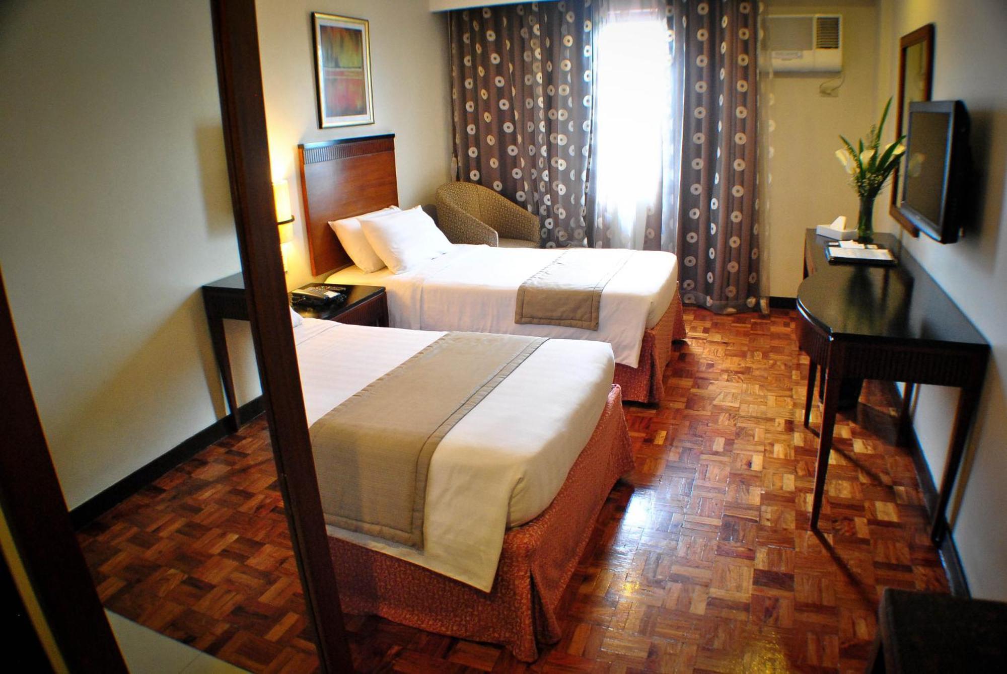 Hotel Fersal Neptune Makati 3*