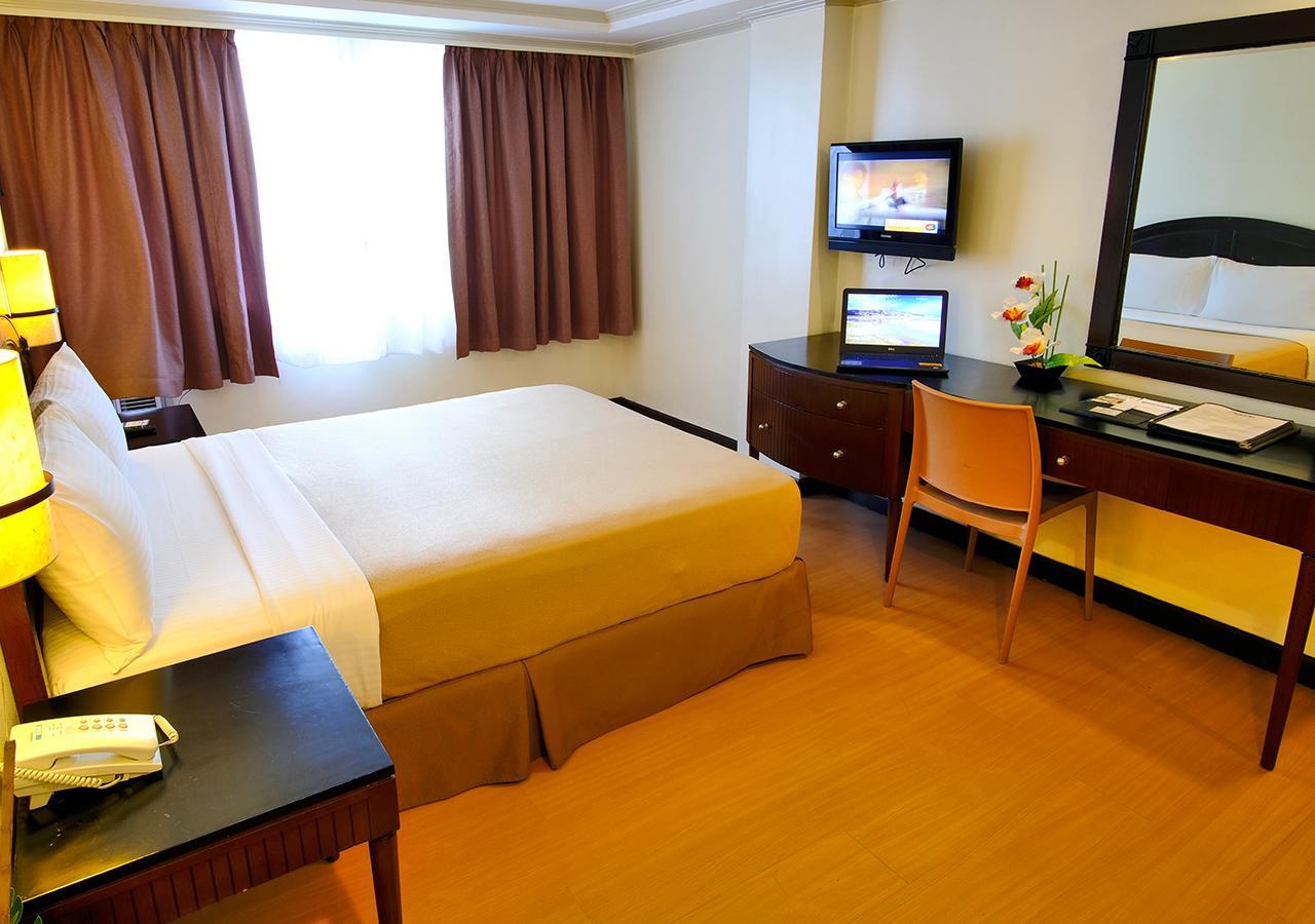 Hotel Fersal Neptune Makati 3*